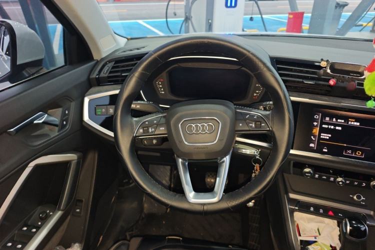 Used Audi Q3 2021 35 TFSI Progressive Dynamic Edition Steering Wheel