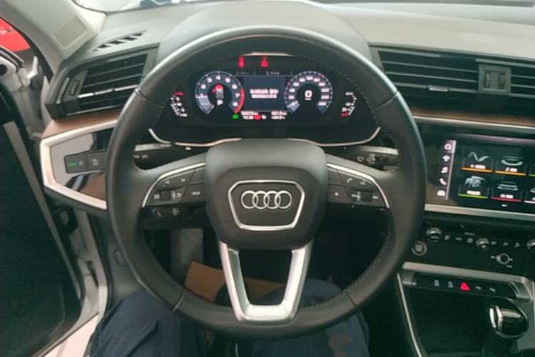 Used Audi Q3 2021 35 TFSI Fashionable and Elegant Model Steering Wheel