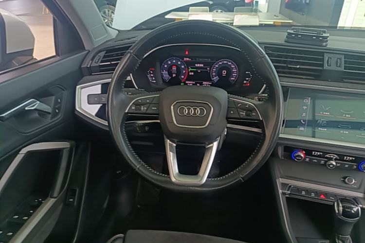 Used Audi Q3 2021 35 TFSI Progressive Dynamic Edition Steering Wheel