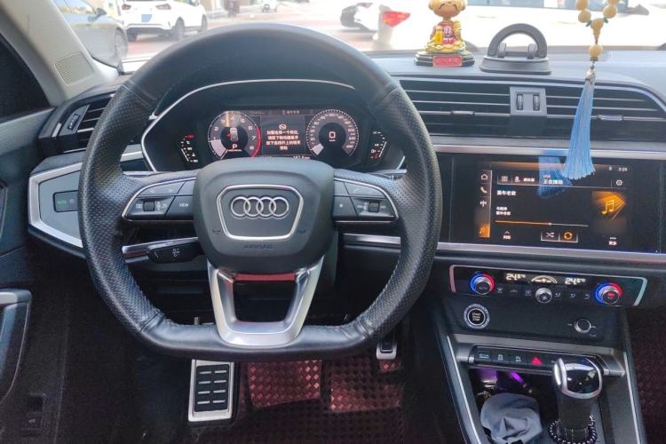 Used Audi Q3 2021 40 TFSI Fashion Dynamic Model Steering Wheel