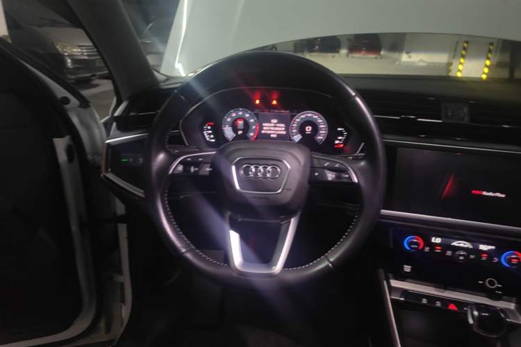 Used Audi Q3 2021 35 TFSI Progressive Dynamic Edition Steering Wheel