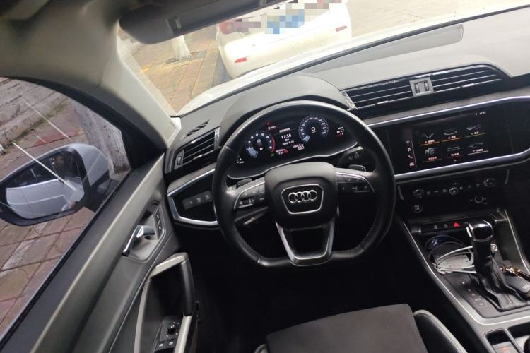 Used Audi Q3 2021 35 TFSI Fashion Dynamic Model Steering Wheel