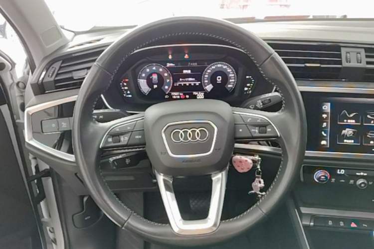 Used Audi Q3 2021 35 TFSI Progressive Dynamic Edition Steering Wheel