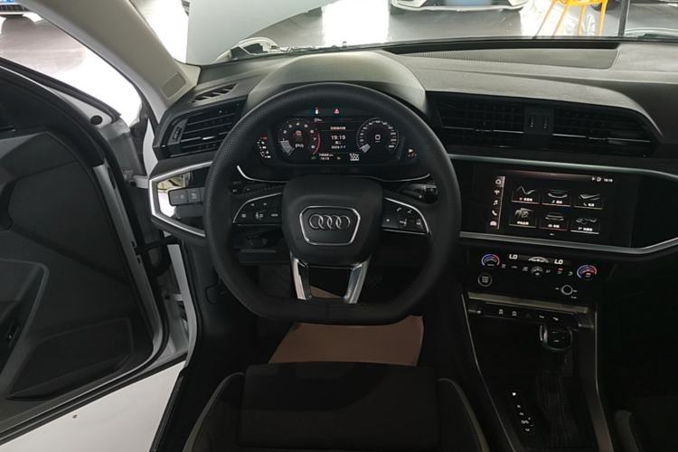 Used Audi Q3 2021 35 TFSI Fashion Dynamic Model Steering Wheel