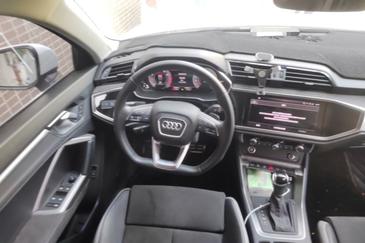 Used Audi Q3 2021 40 TFSI Fashion Dynamic Model Steering Wheel