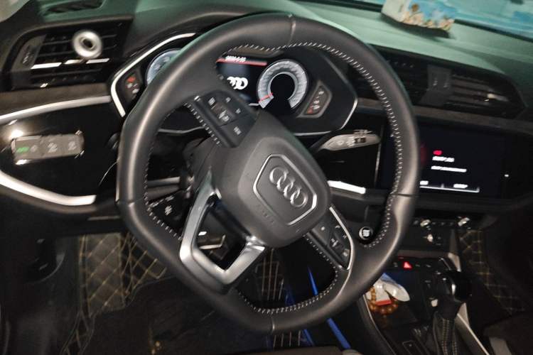 Used Audi Q3 2021 40 TFSI Fashion Dynamic Model Steering Wheel