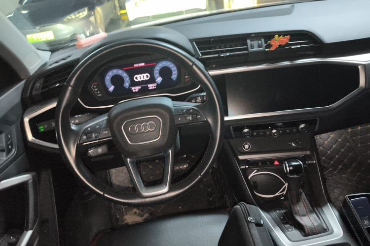 Used Audi Q3 2021 35 TFSI Fashionable and Elegant Model Steering Wheel