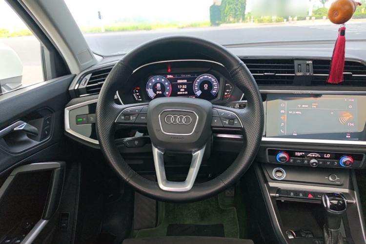 Used Audi Q3 2021 35 TFSI Progressive Dynamic Edition Steering Wheel