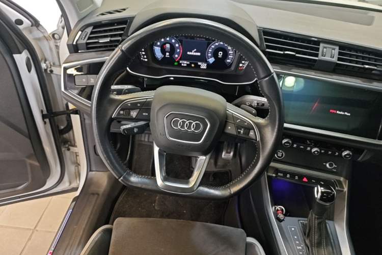 Used Audi Q3 2021 40 TFSI Fashion Dynamic Model Steering Wheel