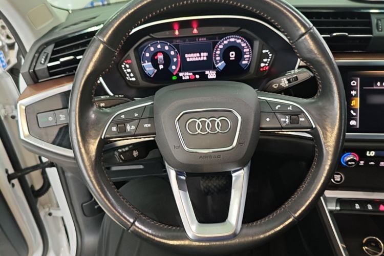 Used Audi Q3 2021 35 TFSI Fashionable and Elegant Model Steering Wheel