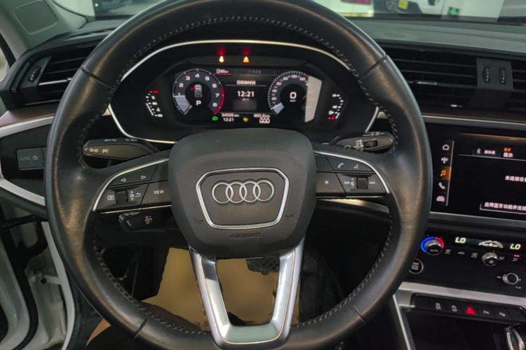Used Audi Q3 2021 35 TFSI Fashionable and Elegant Model Steering Wheel