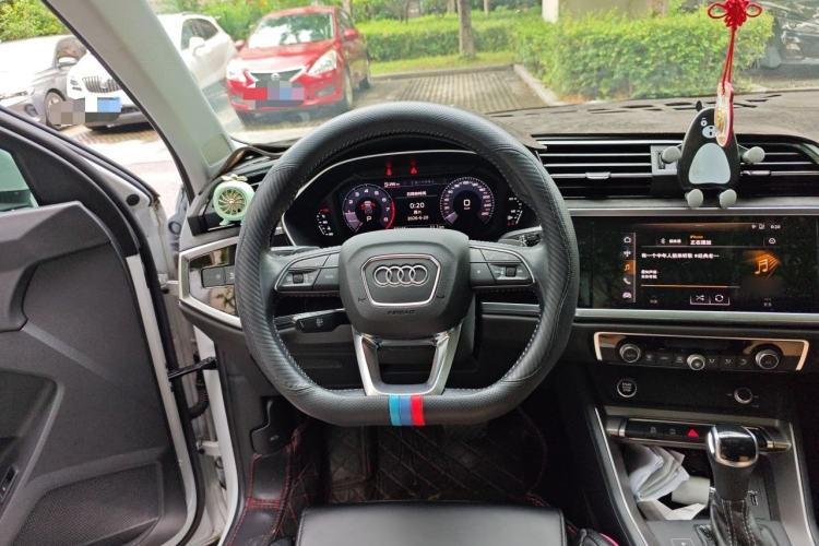 Used Audi Q3 2021 35 TFSI Fashionable and Elegant Model Steering Wheel