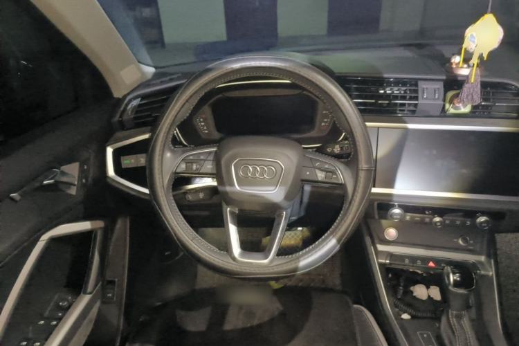Used Audi Q3 2021 35 TFSI Progressive Dynamic Edition Steering Wheel