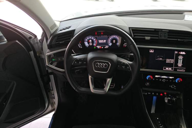 Used Audi Q3 2021 40 TFSI Fashion Dynamic Model Steering Wheel