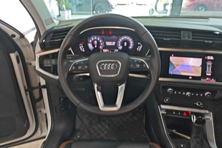Used Audi Q3 2021 35 TFSI Fashionable and Elegant Model Steering Wheel