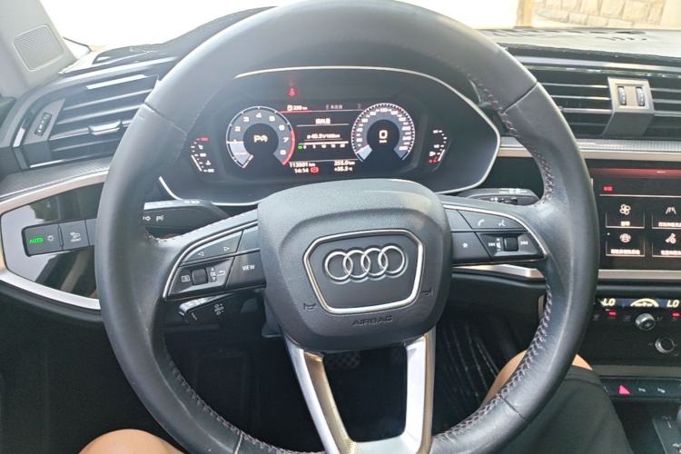 Used Audi Q3 2021 35 TFSI Fashionable and Elegant Model Steering Wheel
