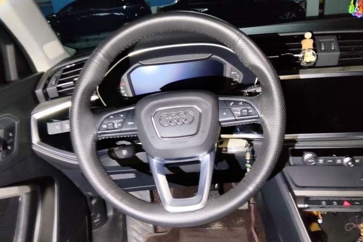 Used Audi Q3 2021 35 TFSI Progressive Dynamic Edition Steering Wheel