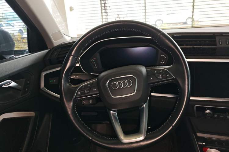 Used Audi Q3 2021 35 TFSI Progressive Dynamic Edition Steering Wheel