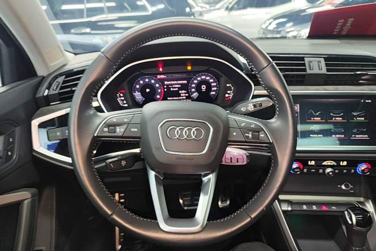 Used Audi Q3 2021 35 TFSI Progressive Dynamic Edition Steering Wheel
