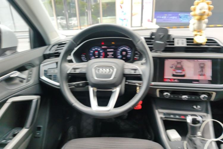 Used Audi Q3 2021 35 TFSI Progressive Dynamic Edition Steering Wheel