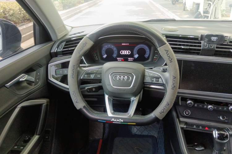 Used Audi Q3 2021 35 TFSI Fashion Dynamic Model Steering Wheel