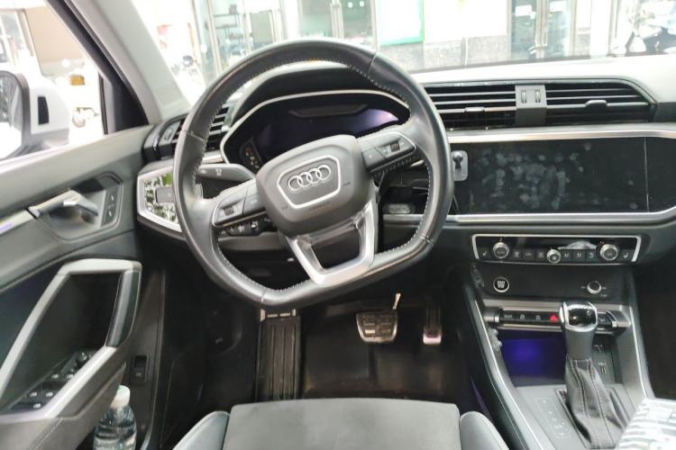 Used Audi Q3 2021 45 TFSI quattro Luxury Dynamic Model Steering Wheel