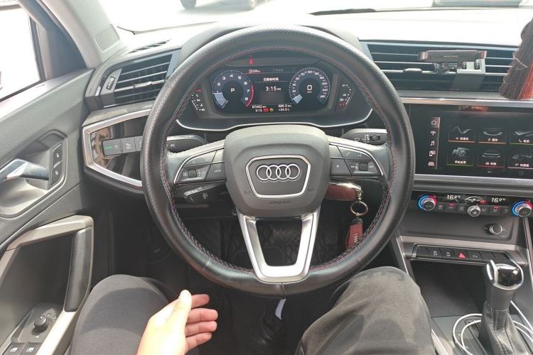 Used Audi Q3 2021 35 TFSI Progressive Dynamic Edition Steering Wheel