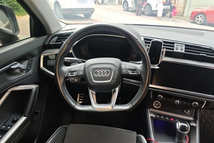 Used Audi Q3 2021 40 TFSI Fashion Dynamic Model Steering Wheel
