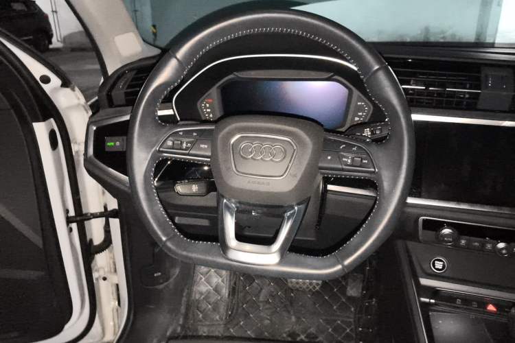 Used Audi Q3 2021 35 TFSI Fashion Dynamic Model Steering Wheel