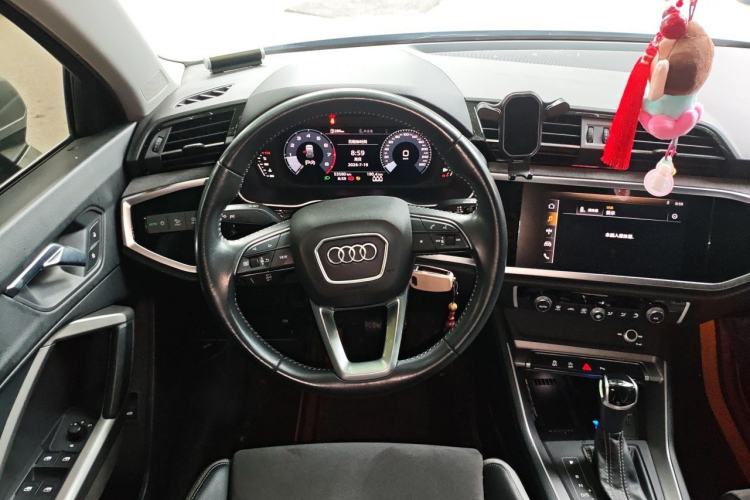 Used Audi Q3 2021 35 TFSI Progressive Dynamic Edition Steering Wheel