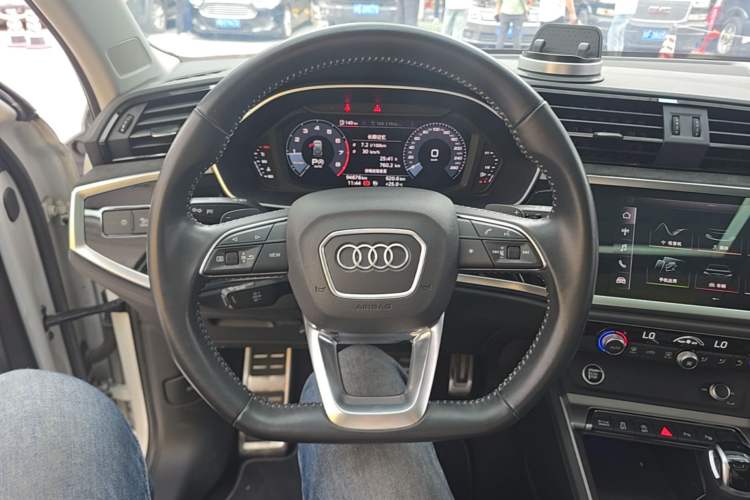 Used Audi Q3 2021 40 TFSI Fashion Dynamic Model Steering Wheel