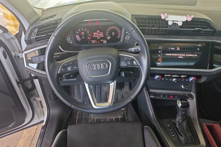 Used Audi Q3 2021 35 TFSI Progressive Dynamic Edition Steering Wheel