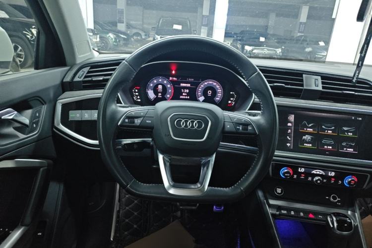 Used Audi Q3 2021 40 TFSI Fashion Dynamic Model Steering Wheel