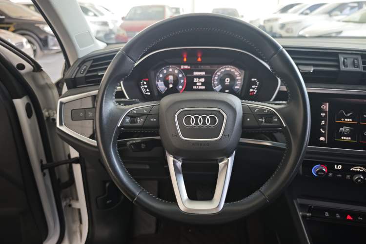 Used Audi Q3 2021 35 TFSI Progressive Dynamic Edition Steering Wheel