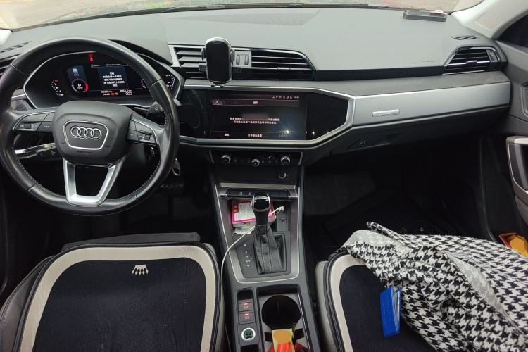 Used Audi Q3 2022 35 TFSI Progressive Dynamic Edition Center Console