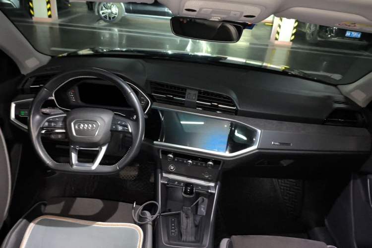Used Audi Q3 2022 35 TFSI Fashion Dynamic Model Center Console