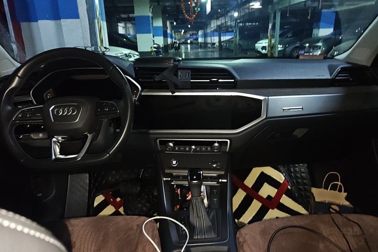 Used Audi Q3 2022 35 TFSI Fashion Dynamic Model Center Console