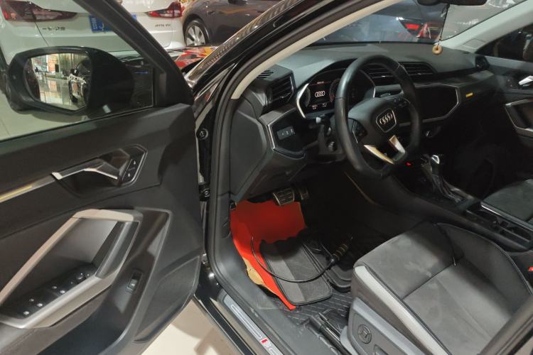 Used Audi Q3 2022 40 TFSI Fashion Dynamic Model Driver Seat