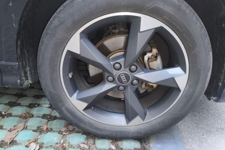 Used Audi Q3 2022 35 TFSI Fashion Dynamic Model Right Front Wheel Hub
