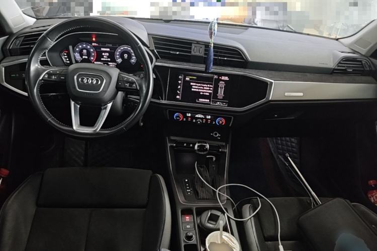 Used Audi Q3 2022 35 TFSI Progressive Dynamic Edition Center Console