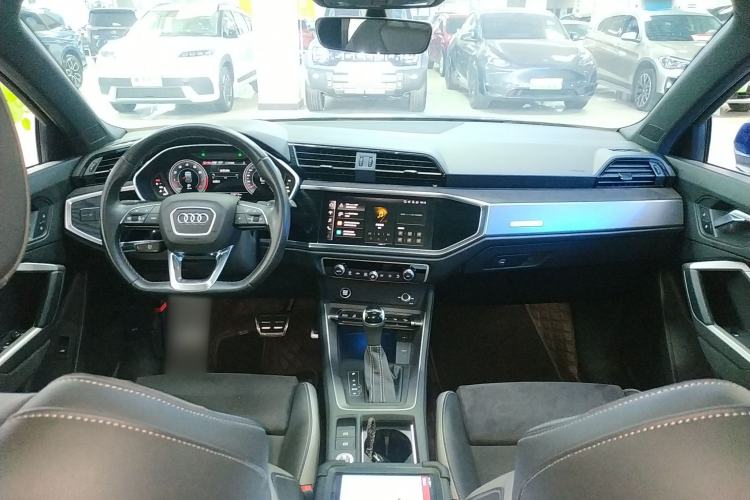 Used Audi Q3 2022 45 TFSI quattro Fashion Dynamic Model Center Console