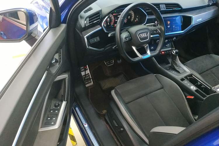Used Audi Q3 2022 45 TFSI quattro Fashion Dynamic Model Driver Seat