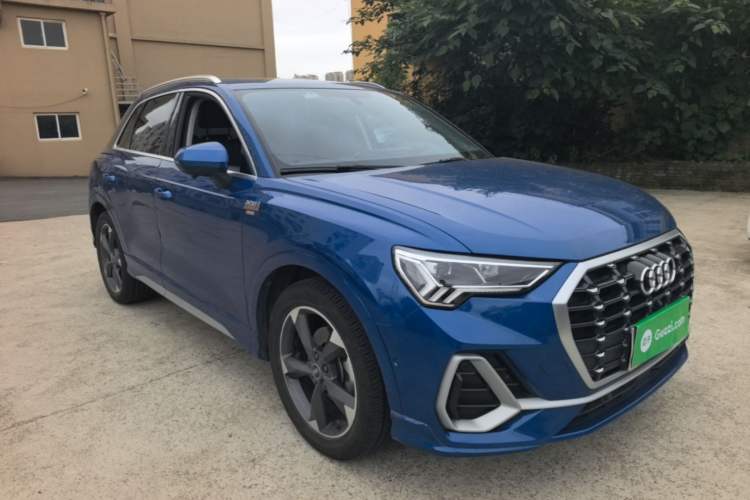 Used Audi Q3 2022 35 TFSI Fashion Dynamic Model Front Right 45 Deg