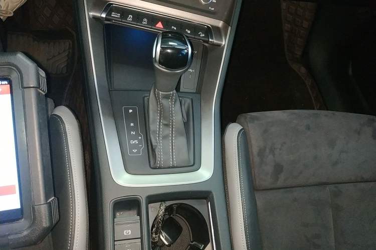 Used Audi Q3 2022 45 TFSI quattro Fashion Dynamic Model Gear Lever