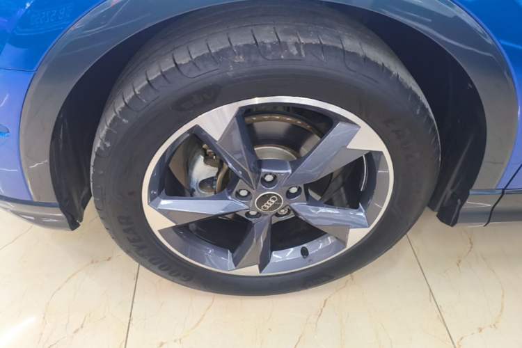 Used Audi Q3 2022 35 TFSI Fashionable and Elegant Model Left Front Wheel Hub