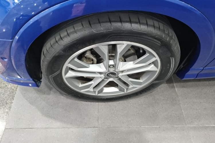 Used Audi Q3 2022 40 TFSI Fashion Dynamic Model Left Front Wheel Hub