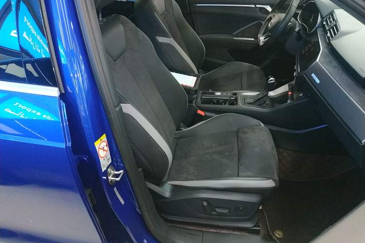 Used Audi Q3 2022 45 TFSI quattro Fashion Dynamic Model Right Front Seat