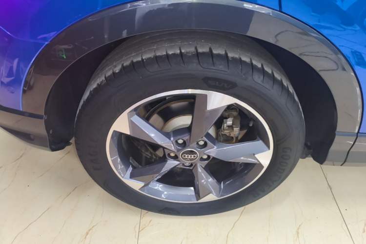 Used Audi Q3 2022 35 TFSI Fashionable and Elegant Model Right Rear Wheel Hub