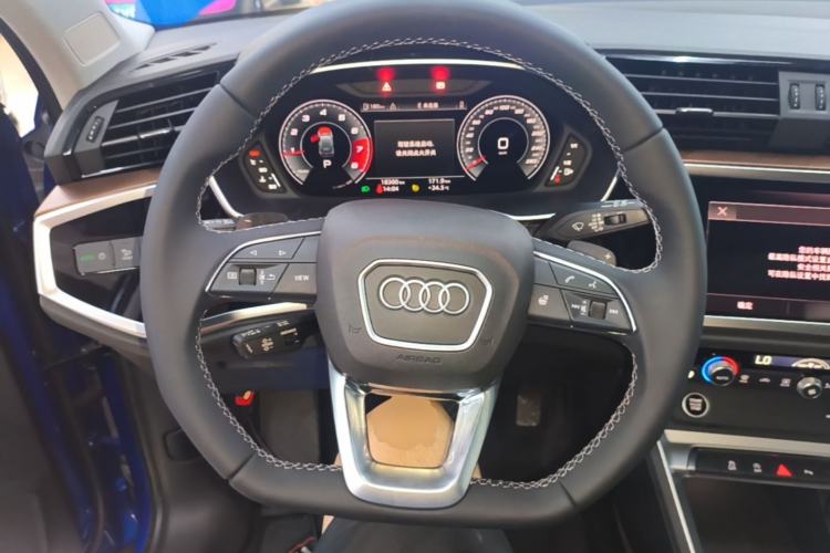Used Audi Q3 2022 35 TFSI Fashionable and Elegant Model Steering Wheel