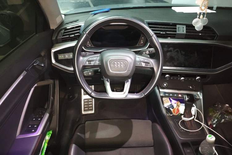 Used Audi Q3 2022 40 TFSI RS Package Performance Model Steering Wheel